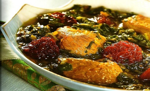 طرز تهیه خورشت آلو اسفناج ایرانی